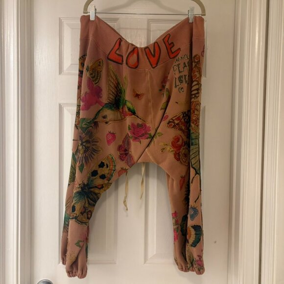 Magnolia Pearl Applique La Jolla Joggers, Sunfaded Acai OS - Picture 9 of 11